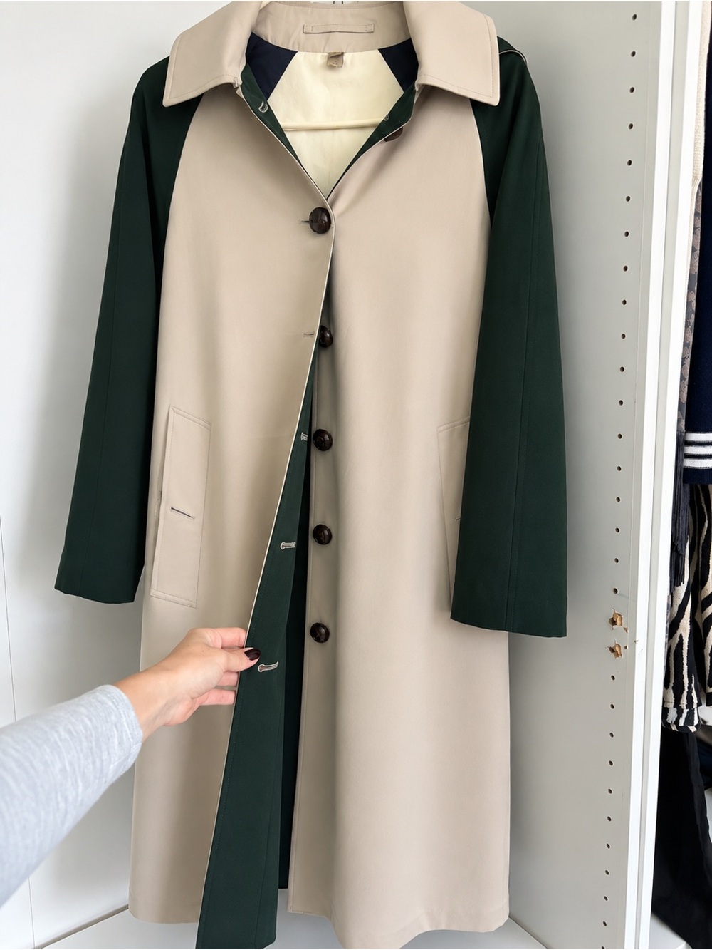 Burberry Dark Green and Beige Logo-Panel Coat - Picture 3 of 13